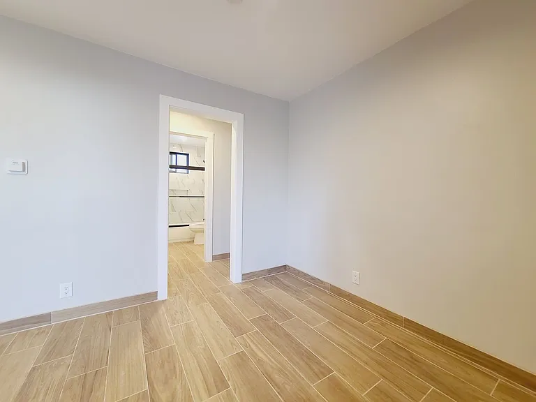 1819 S Manhattan Pl — Photo 6