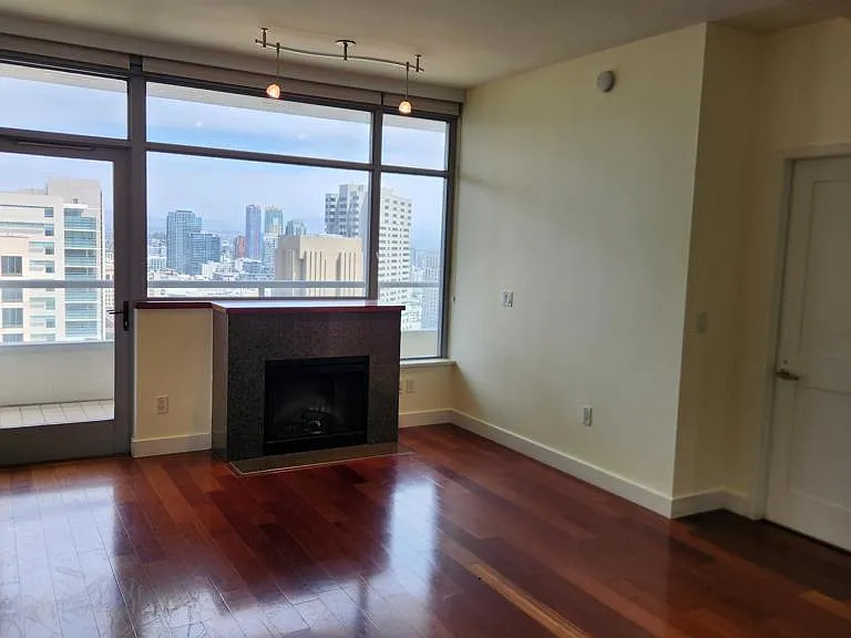 700 W East St #2805 — Photo 8