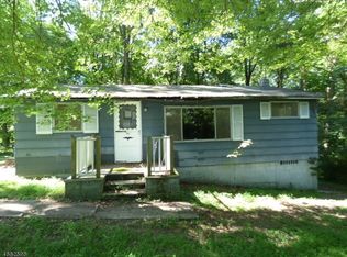 913 Iris Cir, Newton, NJ 07860