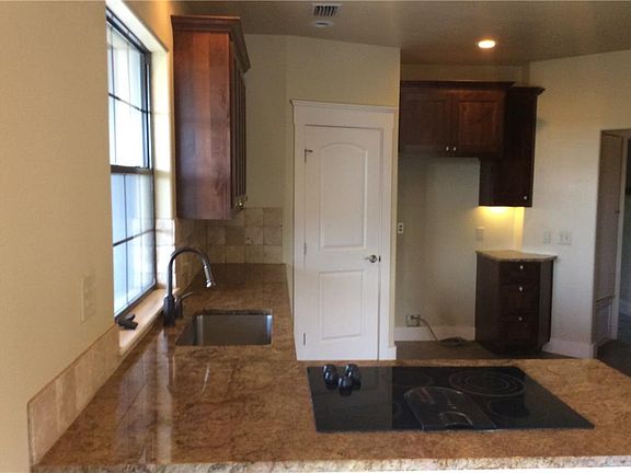 5th image of 105 Blue Bird Ln