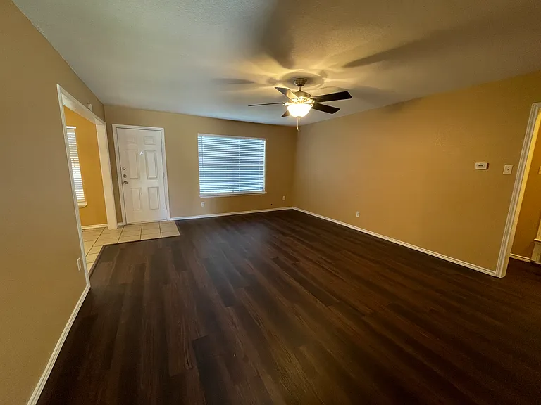 608 Coolwood Ln — Photo 2