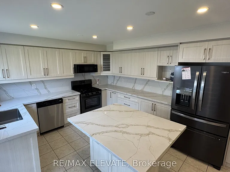 91 Whitlock Cres — Photo 4