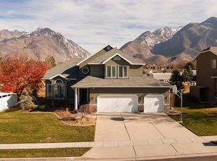 9951 S Summit View Dr, Sandy, UT 84092