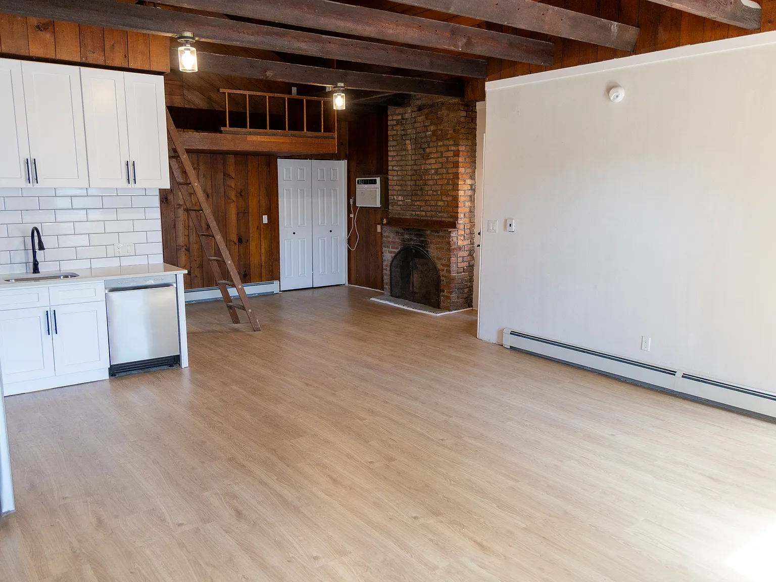 Studio, 900 sqft, $1,199 — Photo 4