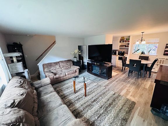 5th image of 155 Bishop Dr Unit 155