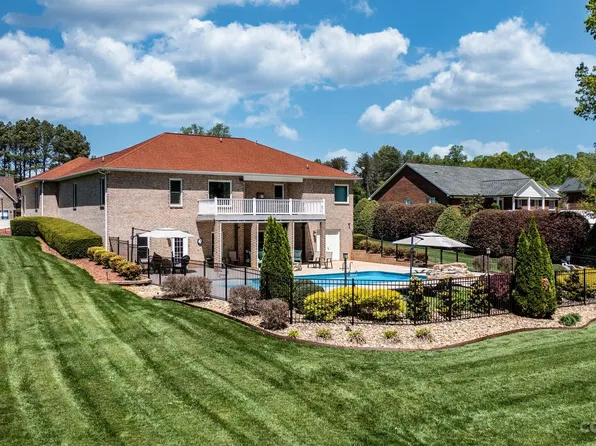 3139 Pinkie Ln, Newton, NC 28658