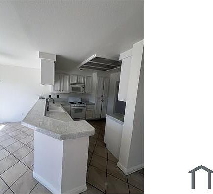 3rd image of 7631 Hillhurst Dr