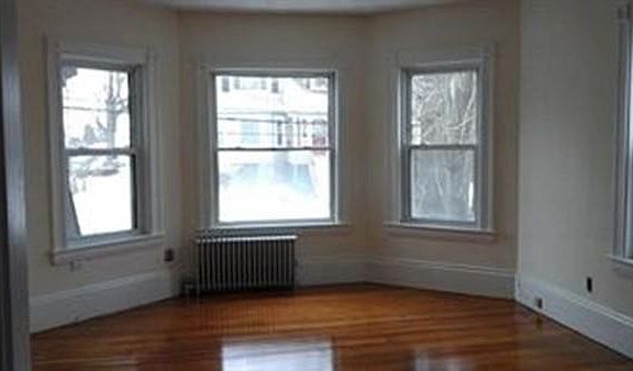 4th image of 165 Whitwell St #2