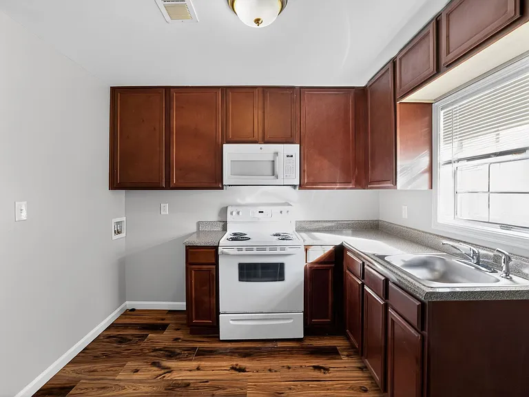 3681 Lynn Dr — Photo 20