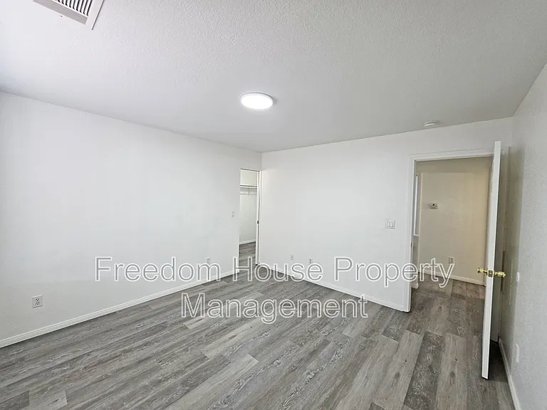 670 Bourbon St #2 — Photo 32