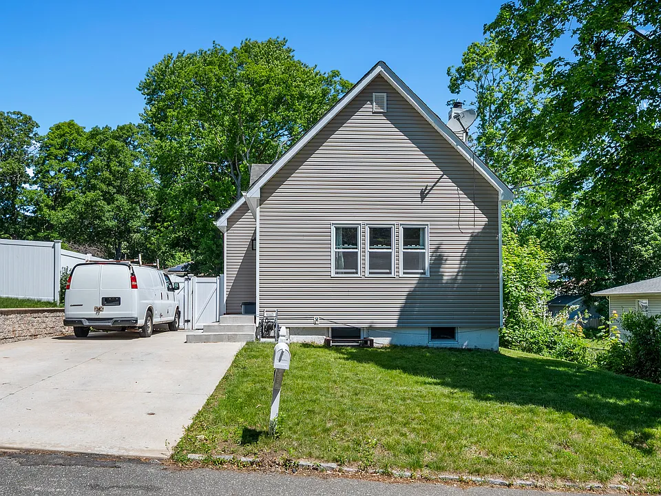 9 Pinedale Ave
