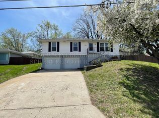 703 E Brasfield St, Smithville, MO 64089