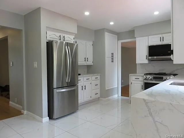 10 Elderwood Ln — Photo 5
