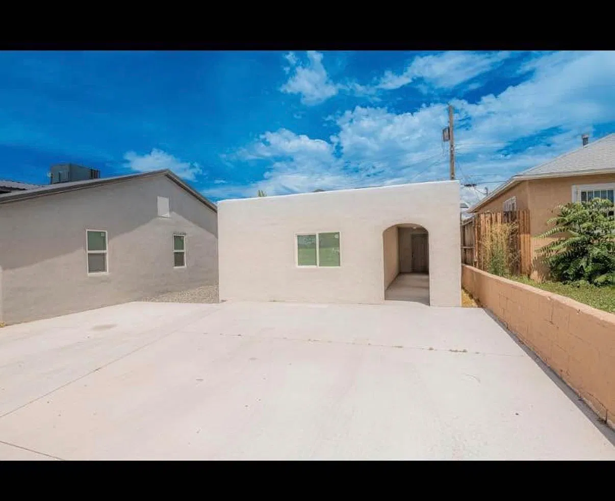 2 bed, 1000 sqft, $1,600 — Photo 1