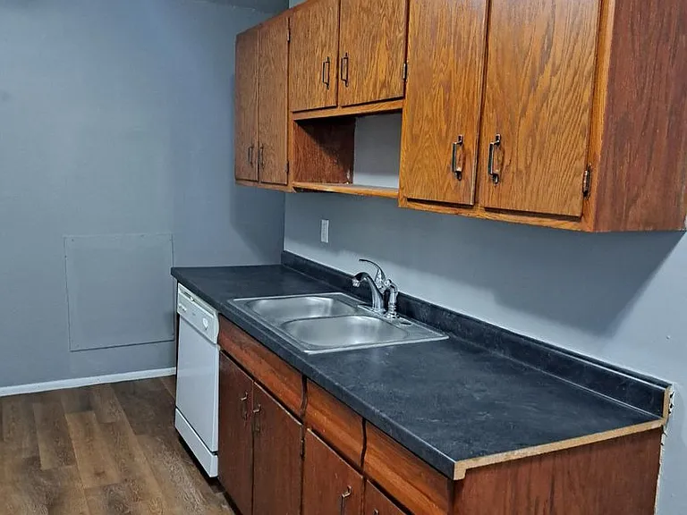 5950 E River Rd — Photo 6