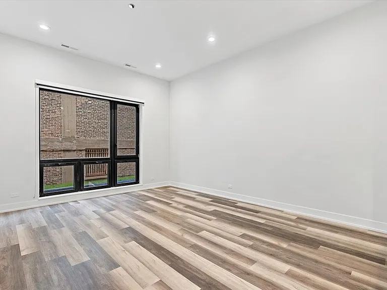 2318 N Clark St #305 — Photo 10