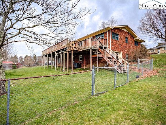 5th image of 304 Evergreen Lane