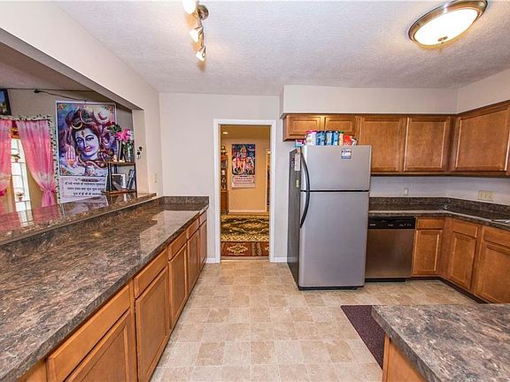 3rd image of 514 Clearbrook Dr