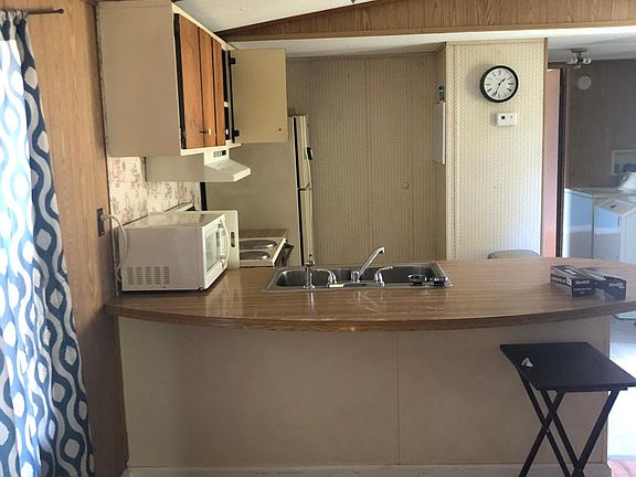 3rd image of 28 Spring Place Dr