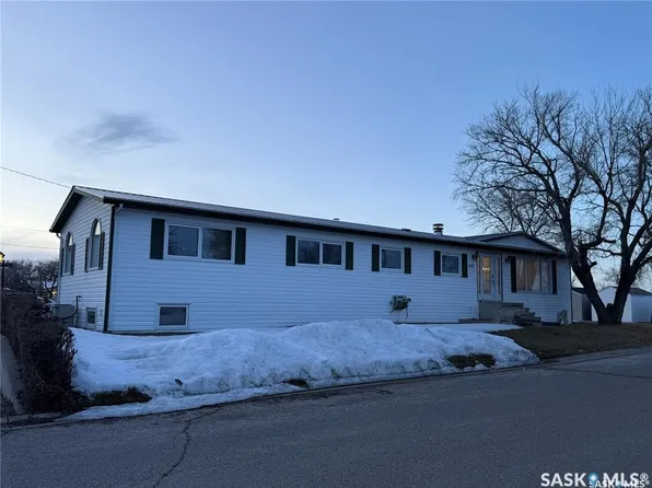 102 3rd Street E, Carnduff, SK S0C 0S0