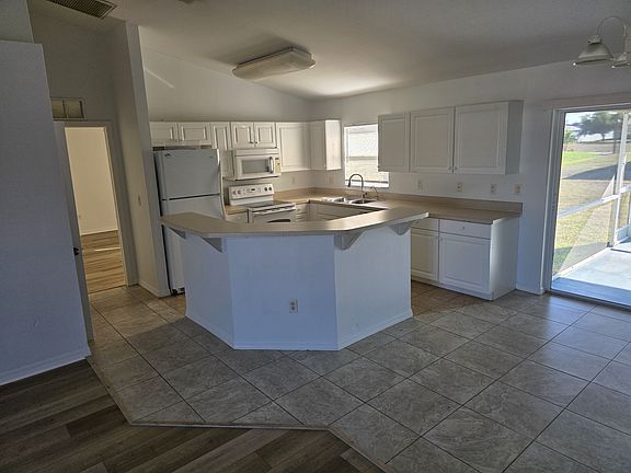 4th image of 3920 NE 16th Ave
