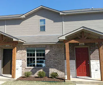 Coming Soon! 1 Bedroom 1.5 Bath Townhome for Rent in Lindale — Photo 3