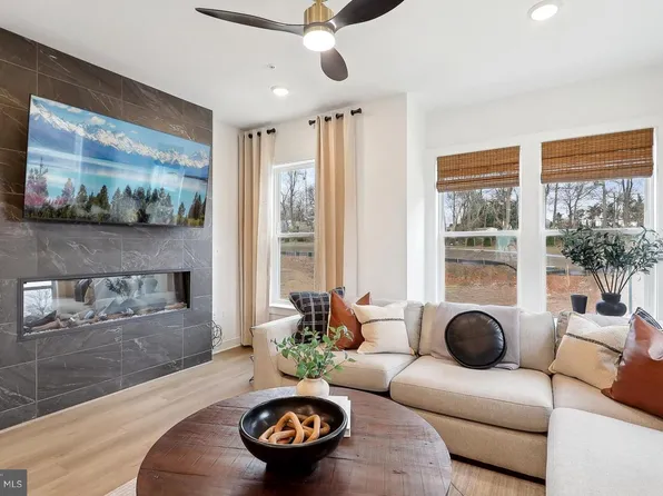 3005 Nina Clarke Dr, Rockville, MD 20850