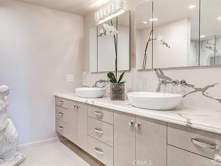 900 Island Dr #705 — Photo 11