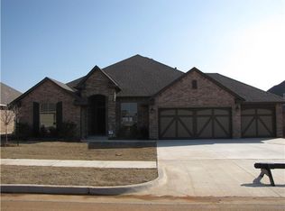 800 Samantha Ln, Moore, OK 73160
