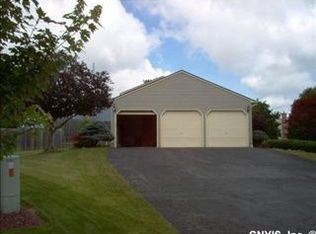 7485 Overland Dr, North Syracuse, NY 13212