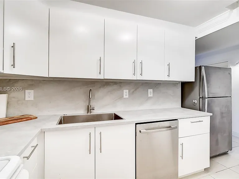 2401 Collins Ave #904 — Photo 18