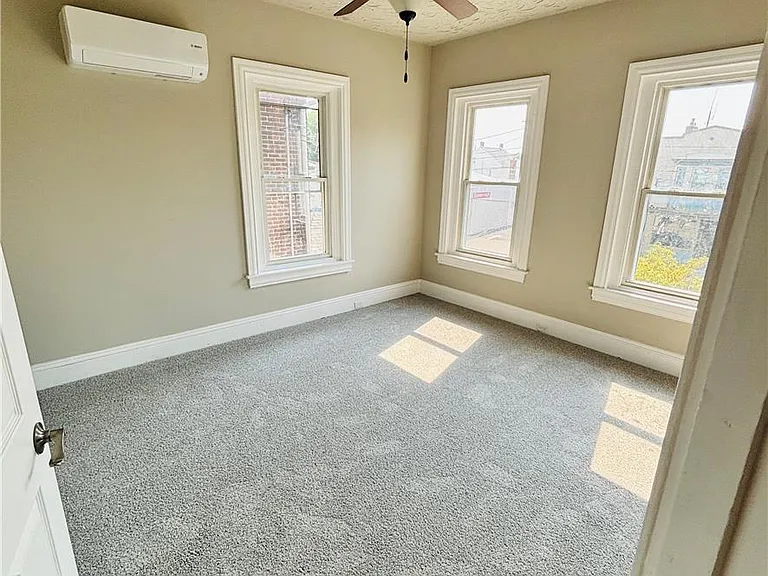 718 Linden St — Photo 2