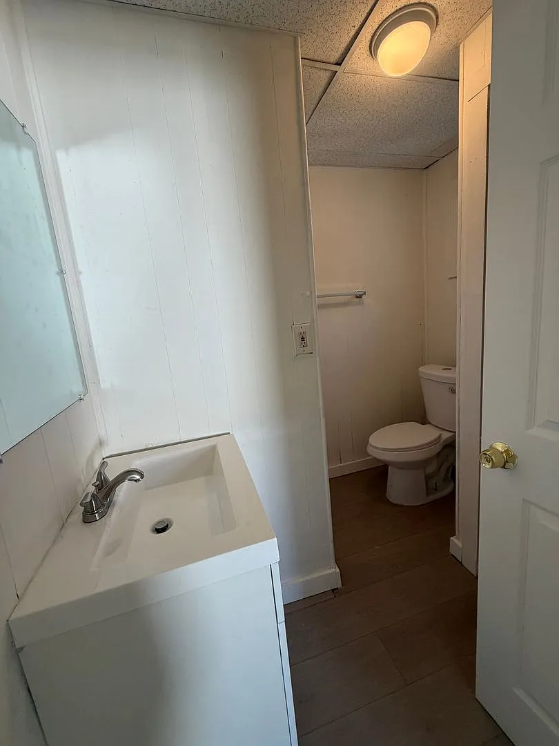 652 Main — Photo 3