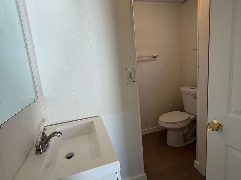 652 Main St — Photo 3