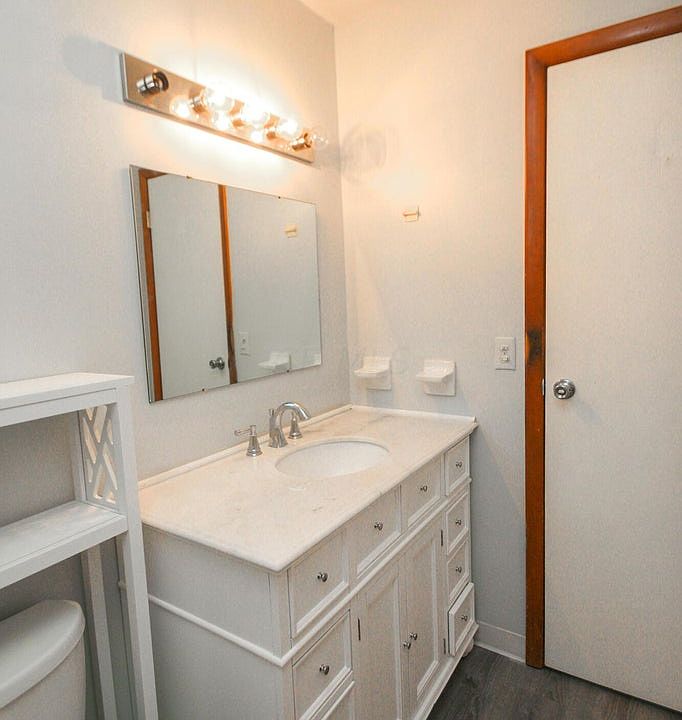 1st image of 92 Stornoway Dr W APT B
