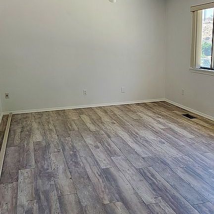 3rd image of 2305 Cliffside Dr