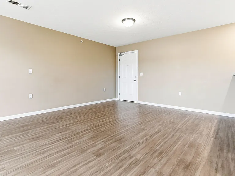 Greenbrier Apartments — Photo 109