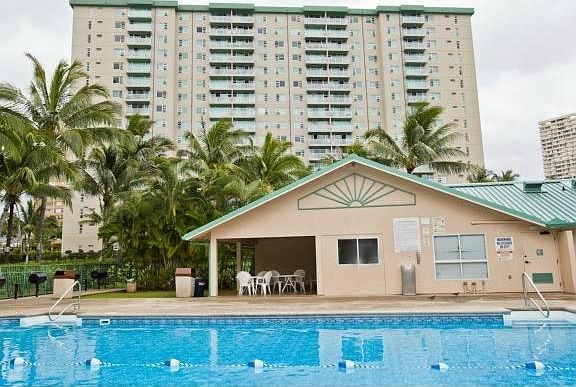 Pool, bbq & party area