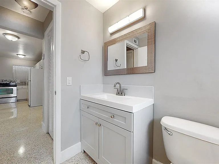 40 W 10th St #3 — Photo 17