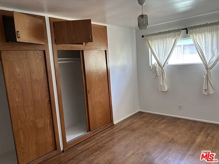 366 E Hillsdale St — Photo 9