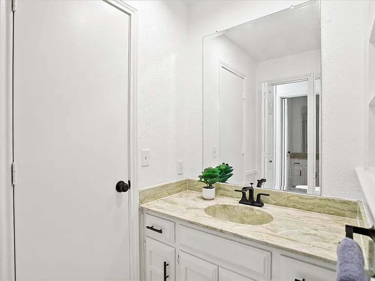 2309 Lawndale Dr — Photo 17