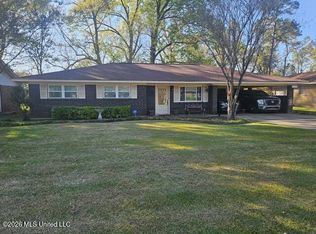 1233 Horseshoe Dr, Natchez, MS 39120
