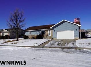 835 18th St, Gering, NE 69341