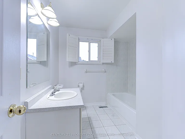 4 Compton Ct — Photo 32