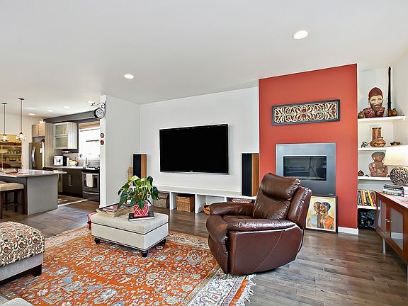 3rd image of 5027 Bowen Pl S