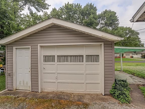 Great garage with auto opener!