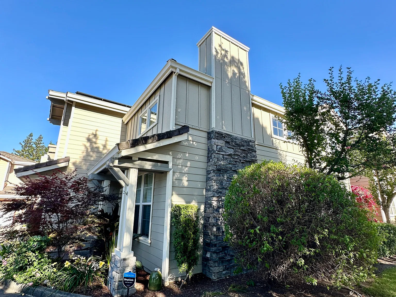 3 bed, 2.5 bath, 1690 sqft, $4,190 — Photo 3