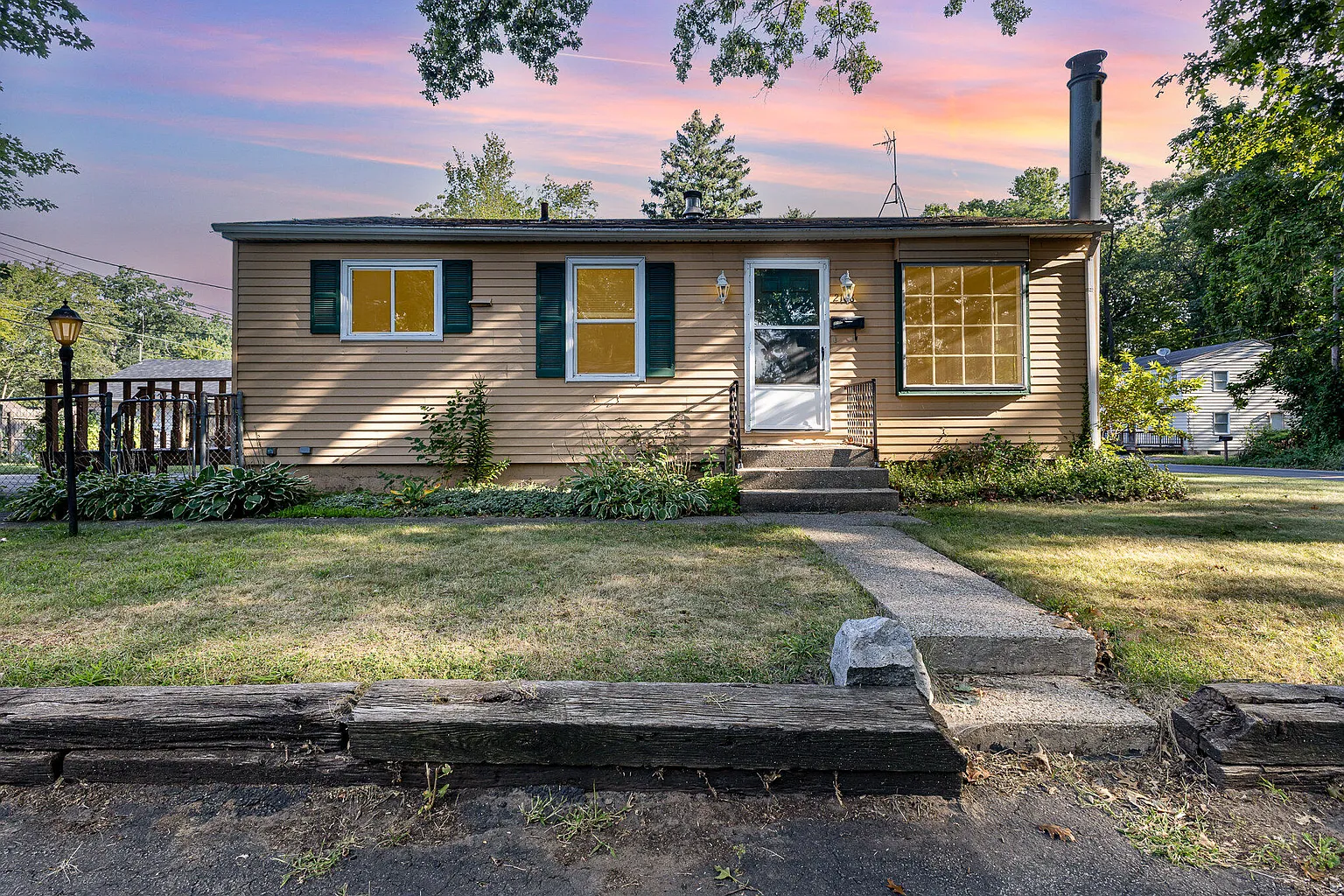 2108 Pear St photo 1