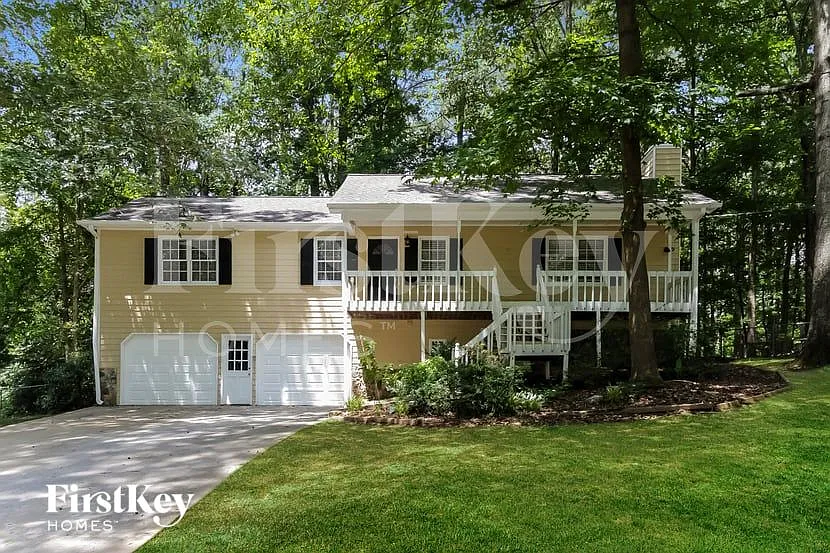 3 bed, 2.0 bath, 2020 sqft, $2,535 — Photo 1