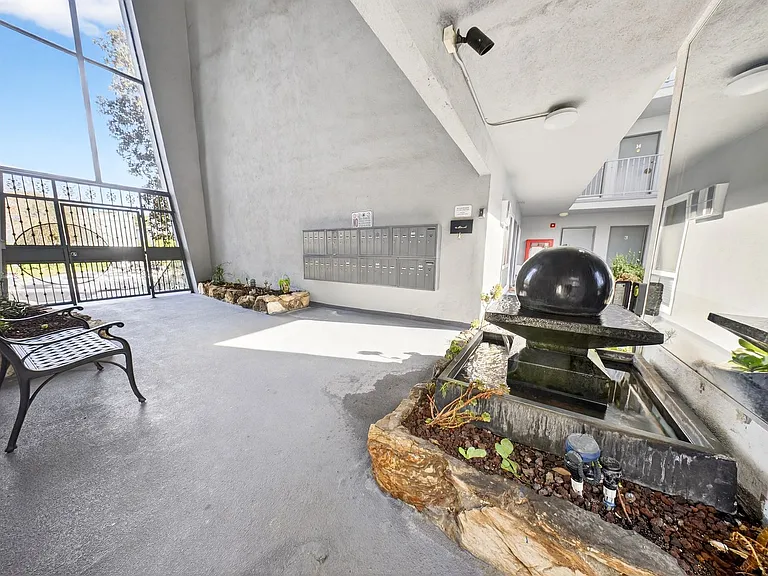 13860 Burbank Blvd — Photo 64